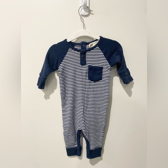 *TWO* Monica and Andy one-piece baby pajamas - Picture 4 of 5